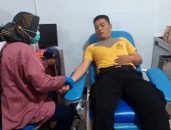 Anggota polres Nganjuk ramai-ramai donorkan darahya bantu penuhi stok PMI