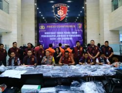 Kami mengamankan 19 WNI terdiri dari 16 laki-laki dan tiga perempuan, serta dua WNA laki-laki. Dari pihak yang diamankan itu, tiga telah ditetapkan sebagai tersangka dan satu lagi tadi kita amankan dan masih pendalaman,