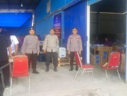 rangka memastikan jalannya proses pemilihan umum yang lancar, aman dan terkendali, personel Polres Tulungagung turut serta dalam mengamankan tahapan pelipatan kertas suara Pemilu 2024. 