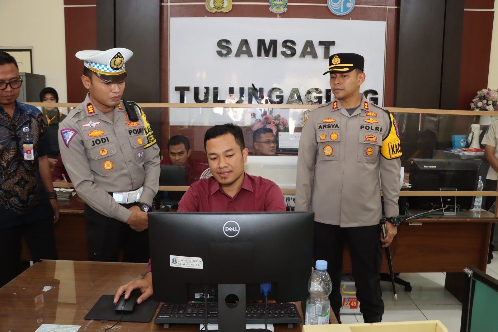 Kunjungi Samsat, Kapolres Tulungagung Pastikan Pelayanan