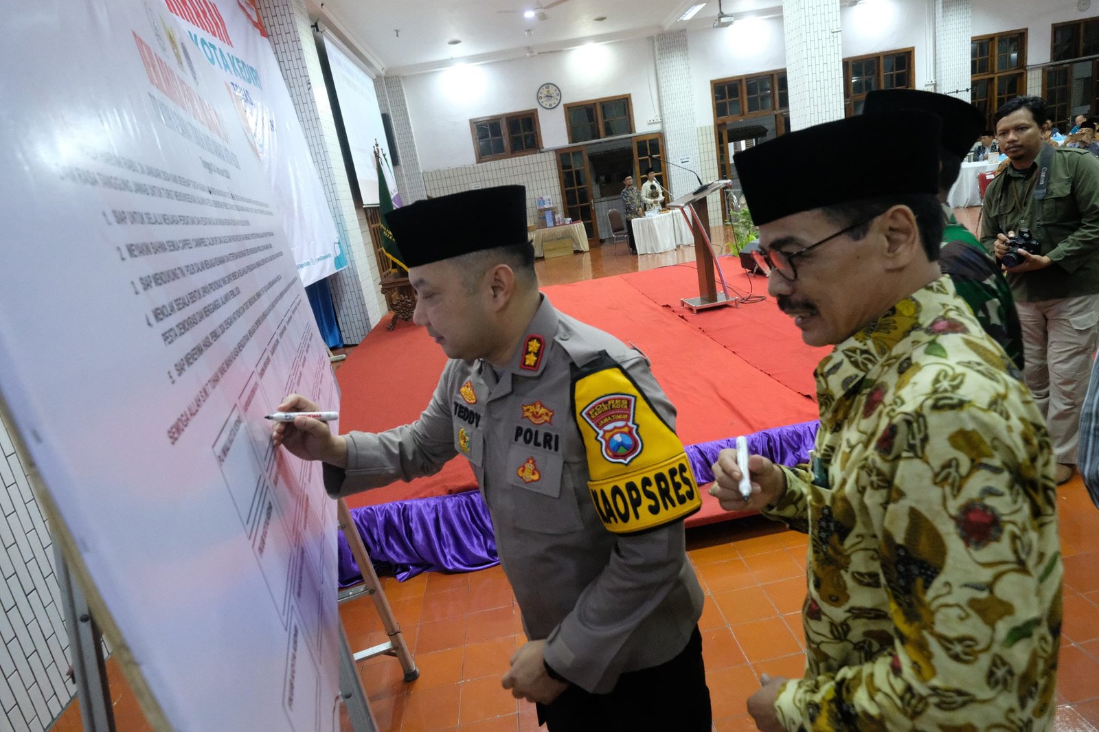 Kompak, Kapolres Kediri Kota Bersama Toga Tomas