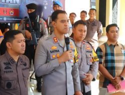 Usai menangkap Wisnu Wijaya, terdakwa kasus pencabulan yang kabur dari Pengadilan Negeri (PN) Magetan, Polres Magetan menggelar Pers Conference membeberkan kronologis kaburnya terdakwa, Kamis (25/1/2024).