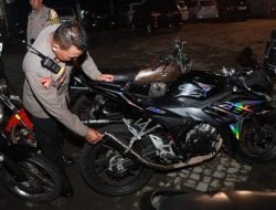 Upaya pemeliharaan kamtibmas di Kabupaten Kediri, Polres Kediri Polda Jatim kembali menggelar patroli gabungan dengan fokus utama antisipasi balap liar dan penertiban sepeda motor dengan knalpot tidak sesuai spesifikasi teknis (spektek).