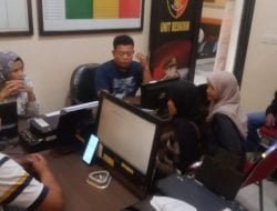 Aparat Kepolisian Resor Malang, Polda Jatim, tengah memburu pelaku percobaan pencurian ponsel yang terjadi di Desa Ngadireso, Kecamatan Poncokusumo, Kabupaten Malang. Kejadian tersebut menjadi perbincangan hangat setelah korban mengunggah video insiden di media sosial.