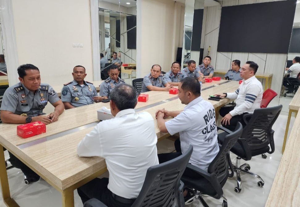 Penegakan hukum dalam bidang peredaran gelap narkoba terus digalakkan Kanwil Kemenkumham Jatim. Salah satu langkah konkritnya adalah dengan menggandeng Direktorat Reserse Narkoba Polda Jatim sebagai mitra strategis.