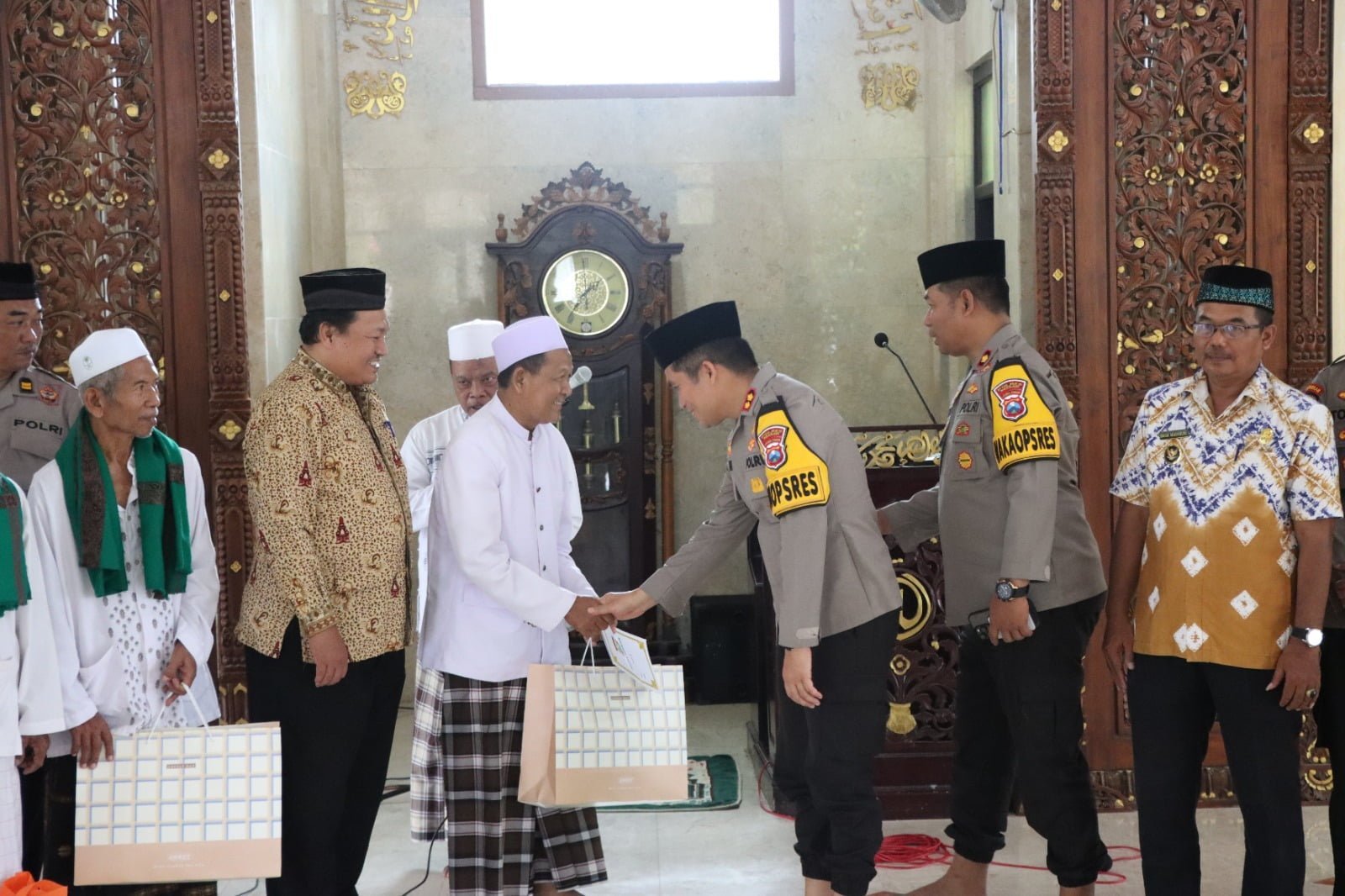 Himbauan untuk datang ke Tempat Pemungutan Suara (TPS ) tersebut diucapkan Kapolres Nganjuk, AKBP Muhammad, S.H., S.I.K., M.Si., dihadapan hadirin saat pelaksanaan program Jumat Curhat, Jumat (02/02/2024).