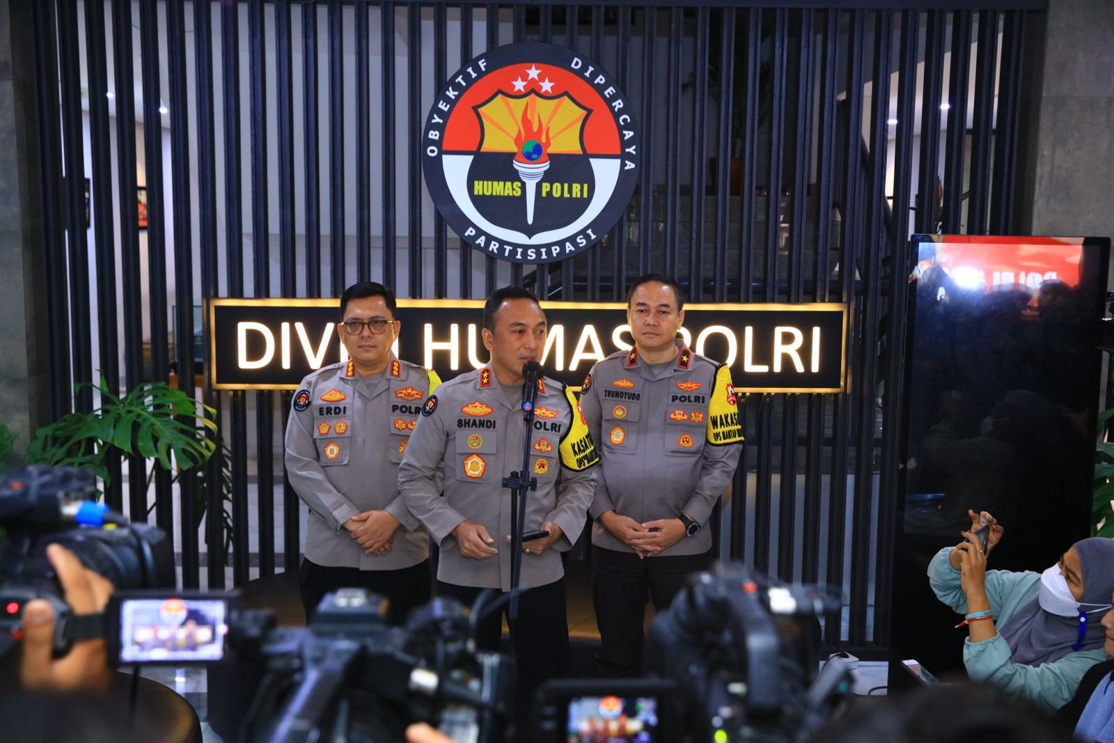 Mabes Polri beserta jajaran Polda dan Polres telah memetakan potensi kerawanan kamtibmas dan geografis dalam pelaksanaan Operasi Mantap Brata 2024 guna mengamankan Pemilu 2024.