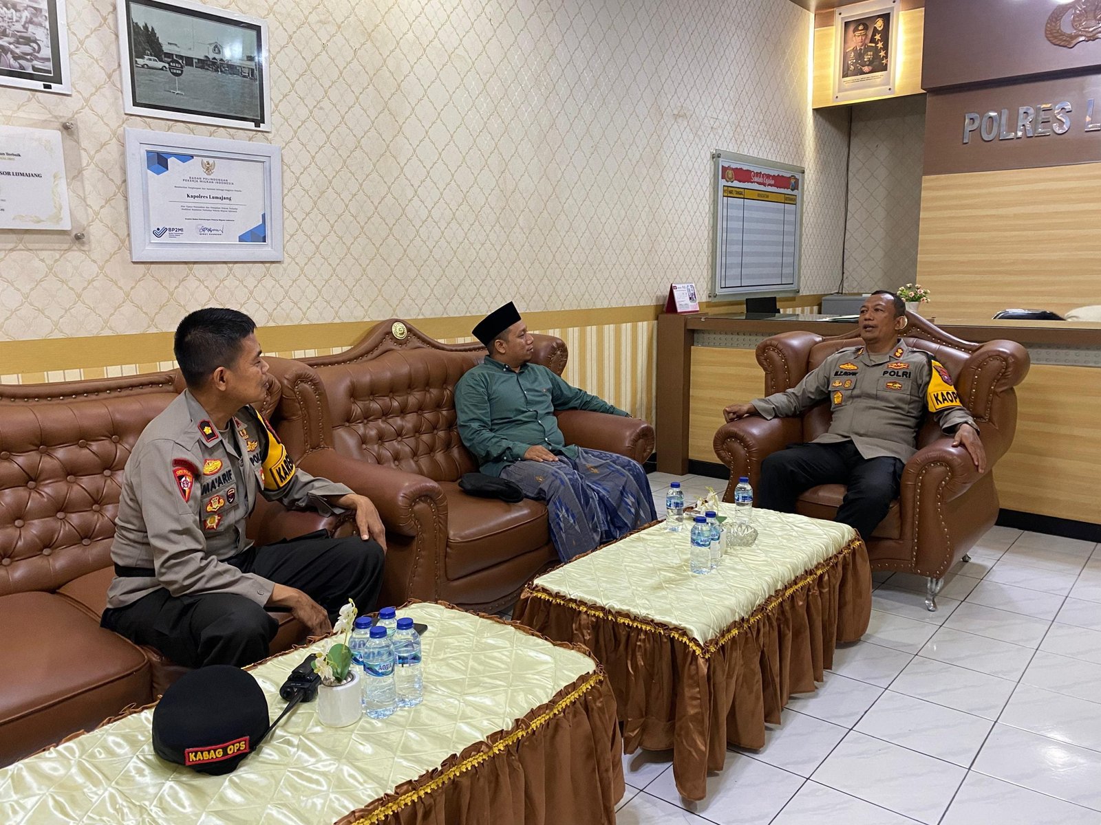 Sebagai upaya untuk turut serta menjadi pendingin suhu politik tanah air dan mencegah terjadinya konflik di masyarakat, Kapolres Lumajang AKBP Mohammad Zainur Rofik, S.I.K bersilaturahmi dengan salah satu Badan Otonom NU bidang Kepemudaan dan kemasyarakatan yaitu Gerakan Pemuda Ansor (GP Ansor) di Lumajang pada Minggu (12/2/2024).