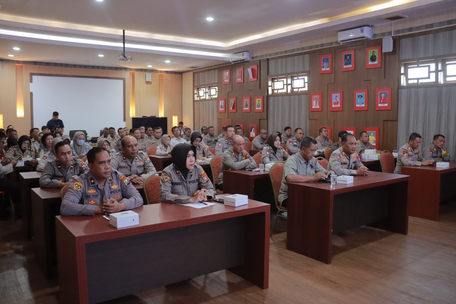 Tim Unit Inspektur Pengawas Daerah (Itwasda) Polda Jawa Timur turun ke Jember untuk membantu Polres Jember dalam mempersiapkan laporan keuangan tahun 2023 yang akan diaudit oleh Badan Pemeriksa Keuangan Republik Indonesia (BPK RI). 16 Februari 2024 -