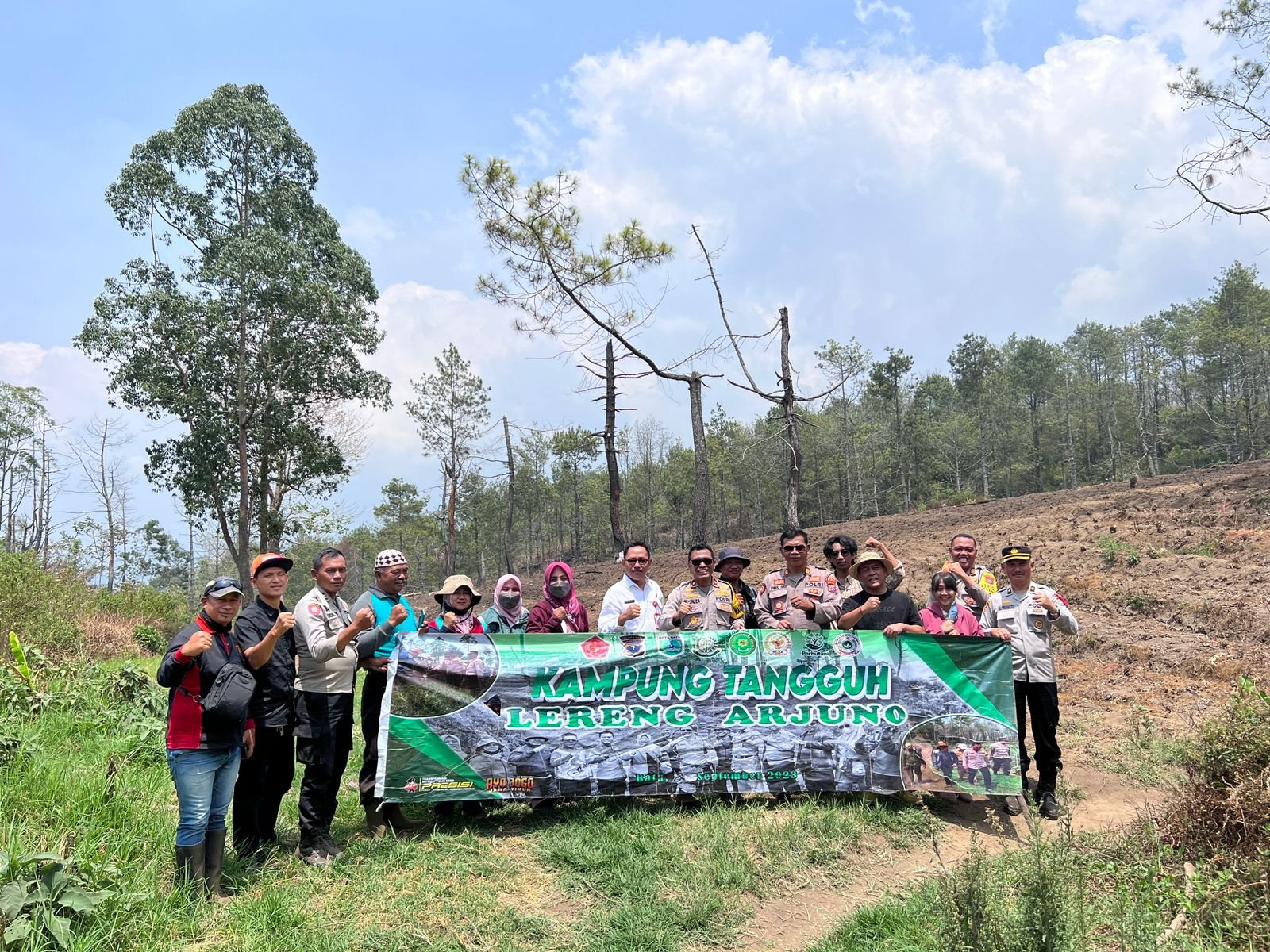 Program Kampung Tangguh Lereng Gunung Kawi (KTLGK) yang digagas oleh Polres Batu Polda Jatim sudah berlangsung kurang lebih selama 3 (Tiga) Bulan yang dimulai pada Pertengahan Desember 2023. 