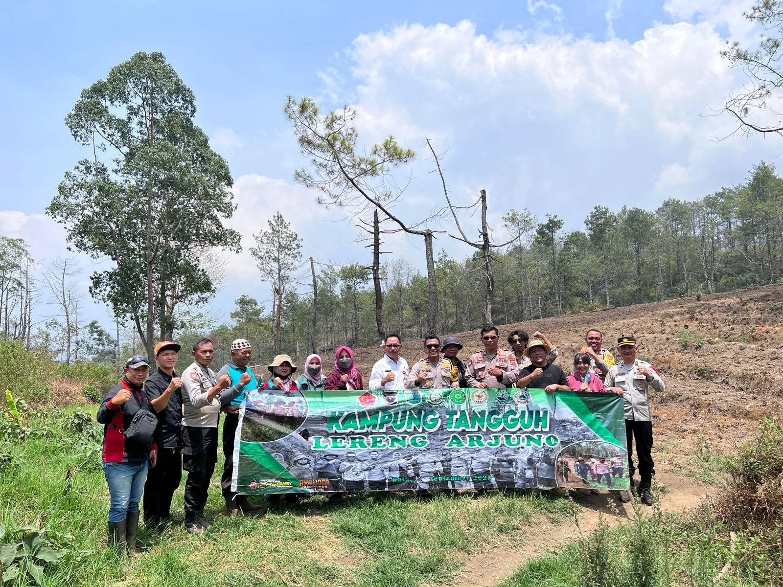 Program Kampung Tangguh Lereng Gunung Kawi (KTLGK) yang digagas oleh Polres Batu Polda Jatim sudah berlangsung kurang lebih selama 3 (Tiga) Bulan yang dimulai pada Pertengahan Desember 2023. 