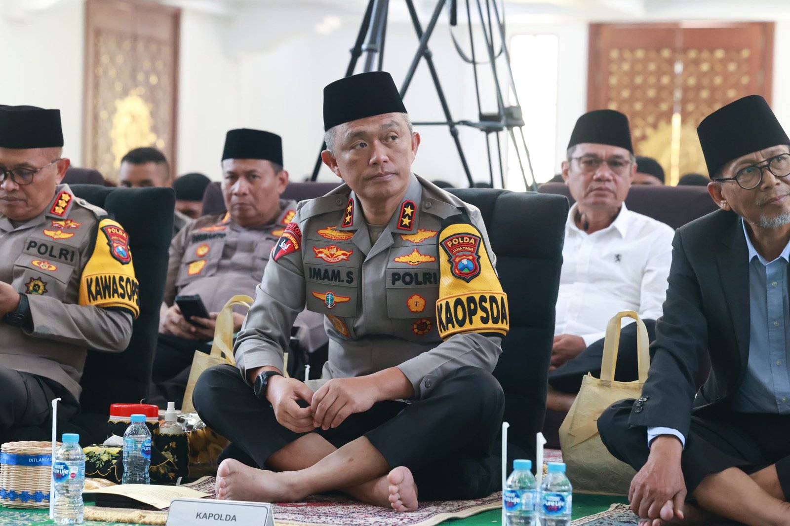 Kepolisian Daerah Jawa Timur (Polda Jatim) memperingati Isra Mi’raj Nabi Muhammad SAW 2024 (1445. H) di Masjid Arif Nurul Huda Mapolda Jatim, Rabu (21/2/2024).