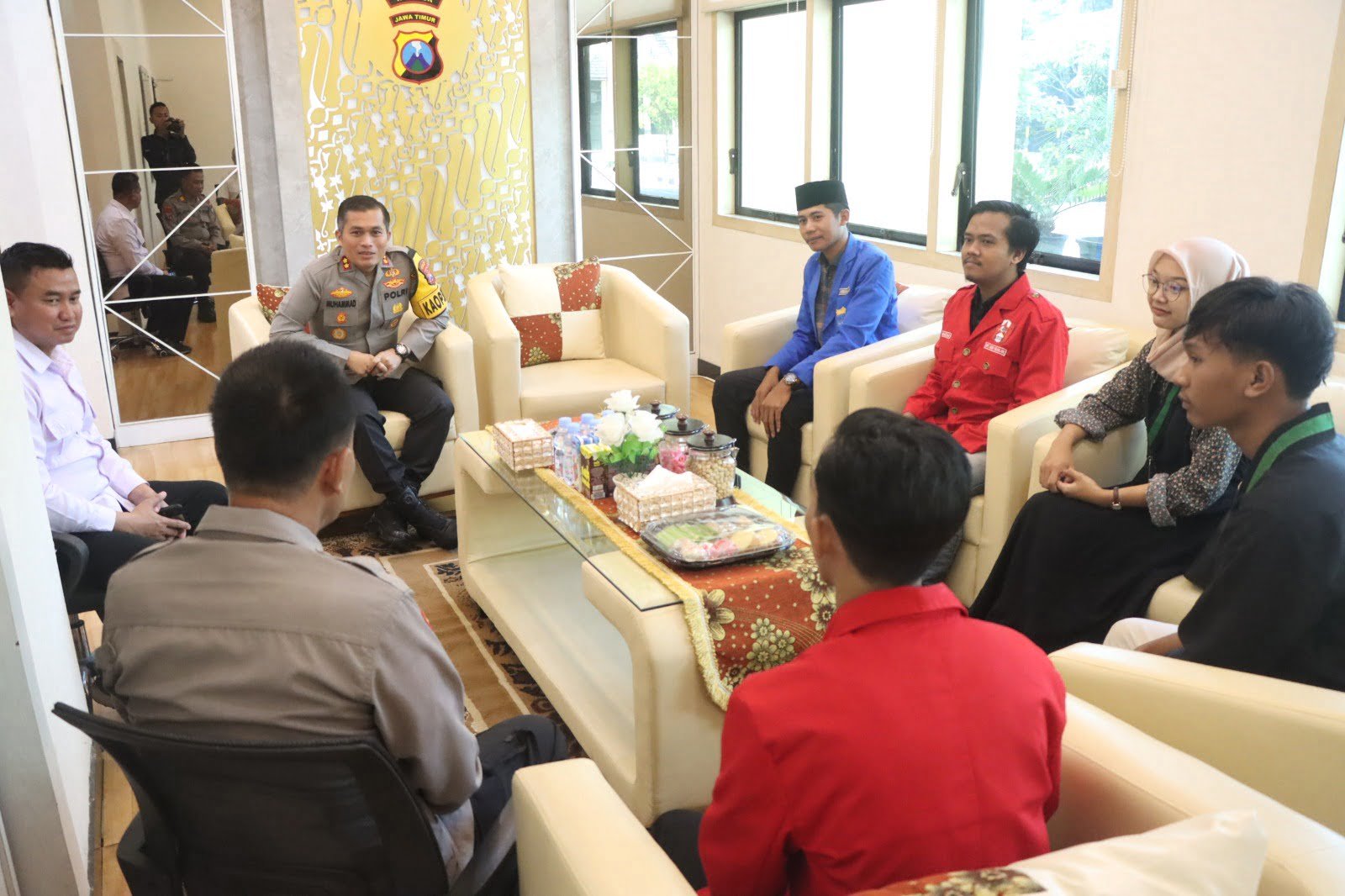 Kapolres Nganjuk, AKBP Muhammad, S.H., S.I.K., M.Si., bersama tiga organisasi mahasiswa di Kabupaten Nganjuk menggelar program Nusantara Cooling System, acara dilaksanakan di Lobby Polres Nganjuk, Rabu (21/02/2024).