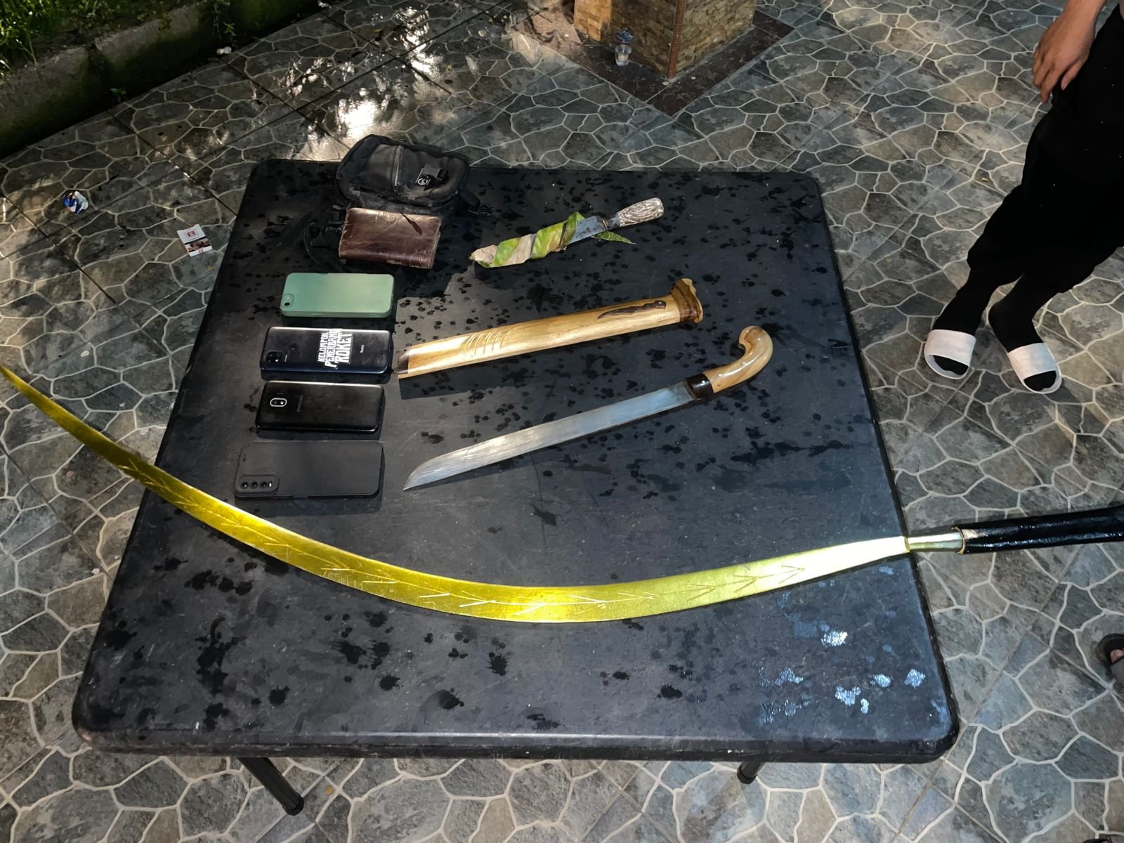 Tim Patroli Raimas Polres Tanjung Perak menggagalkan dua kelompok remaja yang diduga dari genk (All Star Soerabaja dan Gangster Surabaya) hendak melakukan aksi tawuran di Dukuh Bulak Banteng, Surabaya.