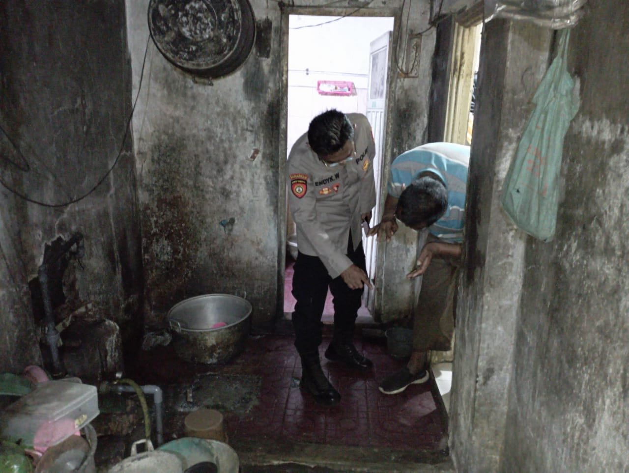 Tim Resmob Satreskrim Polres Kediri berhasil mengungkap misteri penyebab meninggalnya seorang perempuan berinisial DR (19) Jalan Rinjani Kelurahan/Kecamatan Pare Kabupaten Kediri. 