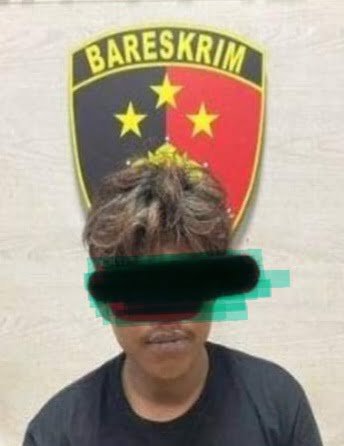 Berawal dari keterangan saksi dan Bukti CCTV anggota Resmob Polres Gresik mendapatkan ciri – ciri pelaku seorang laki – laki dan perempuan. Sehingga anggota resmob polres Gresik berhasil mendapati identitas kedua pelaku atas nama Rama dan F yang merupakan Residivis.