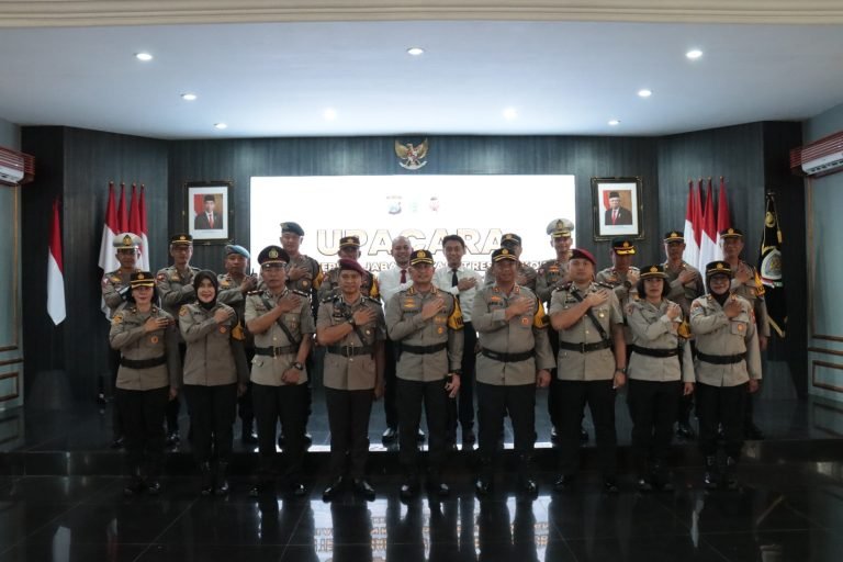 Sementara itu, AKP. Effendi Budi Wibowo dilantik sebagai Kapolsek Kedungkandang menggantikan AKBP. Agus Siswohariadi yang telah pensiun.