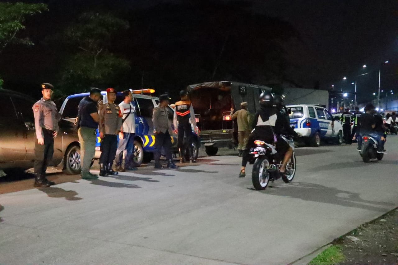 Mobilitas Masyarakat pada.siang hari cenderung menurun, namun berbanding terbalik pada malam hari. Aktifitas masyarakat meningkat, Sehingga tingkat kerawakan juga akan meningkat.