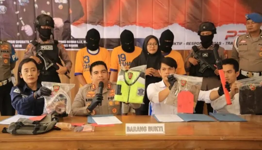 Menyaru sebagai Polisi, 3 dari 9 Tersangka Merampok Truk Bermuatan Rokok Senilai Rp3,1 Miliar Di Madiun Berhasil Ditangkap