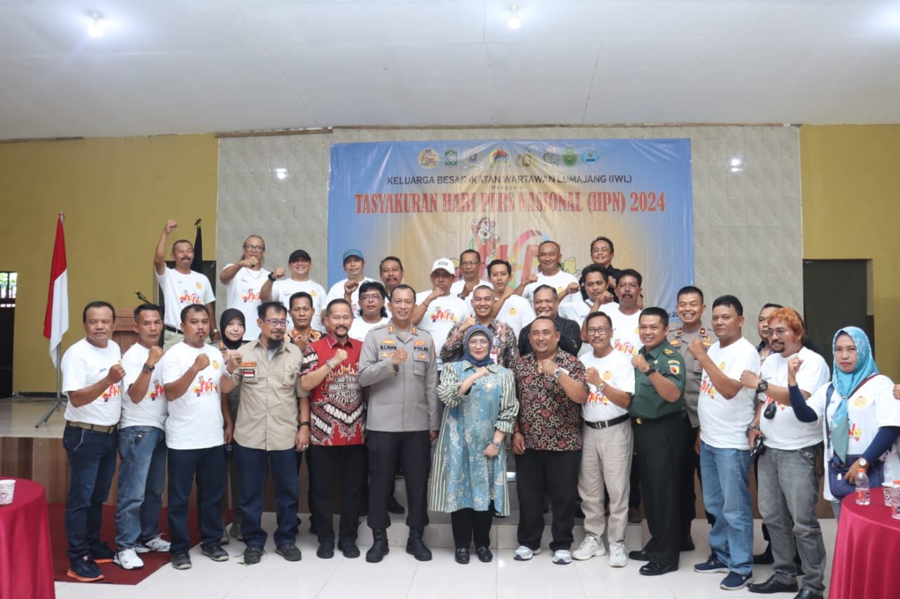 Kapolres Lumajang AKBP Mohammad Zainur Rofik, S.I.K. menghadiri tasyakuran Hari Pers Nasional (HPN) 2024 digelar Ikatan Wartawan Lumajang (IWL) di Istana Kuliner Lumajang, Kamis (29/2/2024).