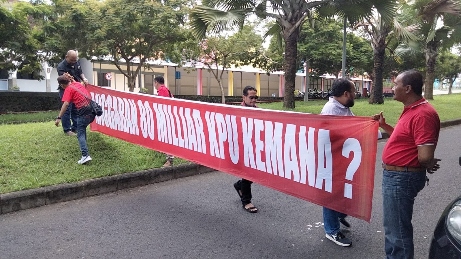 Puluhan aktivis di bawah komando Panglima Harimau Blambangan 