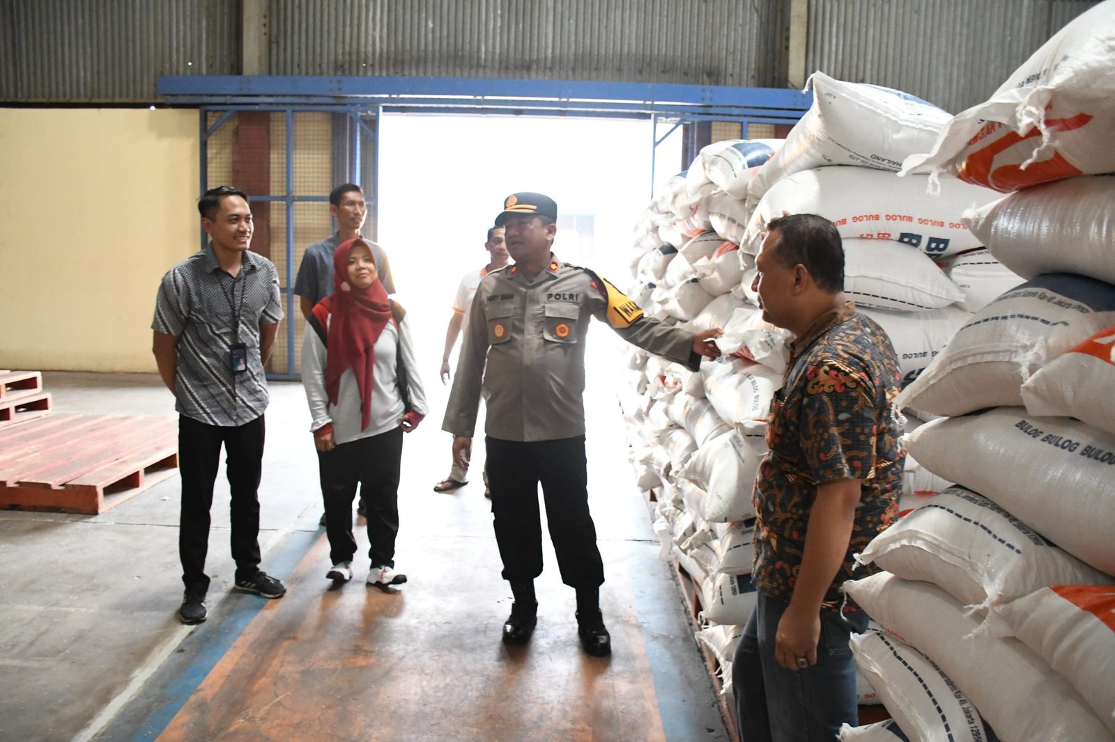 Polres Madiun Kota Polda Jawa Timur bersama Disperindag dan Bulog Cabang Kota Madiun terus melakukan pengawasan dan pengecekan stok dan harga pokok pangan di sejumlah pasar di Kota Madiun menjelang bulan suci Ramadhan 1445 Hijriyah. 