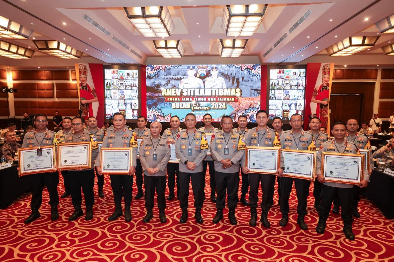 Polres Bojonegoro menerima piagam penghargaan penganugerahan predikat penilaian kepatuhan sebagai unit penyelenggara pelayanan publik dengan nilai 83,70 kategori kualitas tinggi, yang diberikan oleh Ombudsman Republik Indonesia.