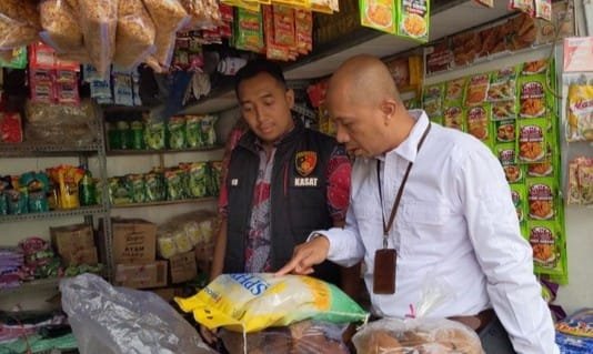 Tim Satgas Pangan Kabupaten Tulungagung, menyambut bulan Ramadhan dan Idul Fitri 1445 H, melakukan pengecekan harga dan ketersediaan bahan pokok di sejumlah pasar tradisional.