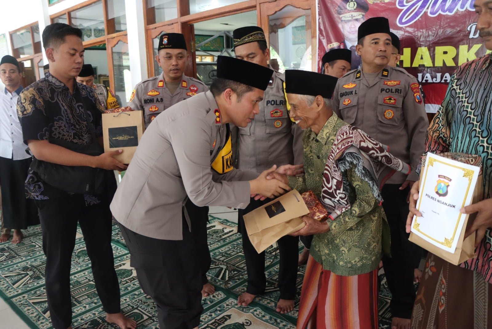 Kapolres Nganjuk AKBP Muhammad, S.H., S.I.K., M.Si., mengingatkan serta mengajak kepada jamaah untuk waspada akan bencana alam yang disebabkan curah hujan tinggi yang bisa terjadi sewaktu-waktu. 