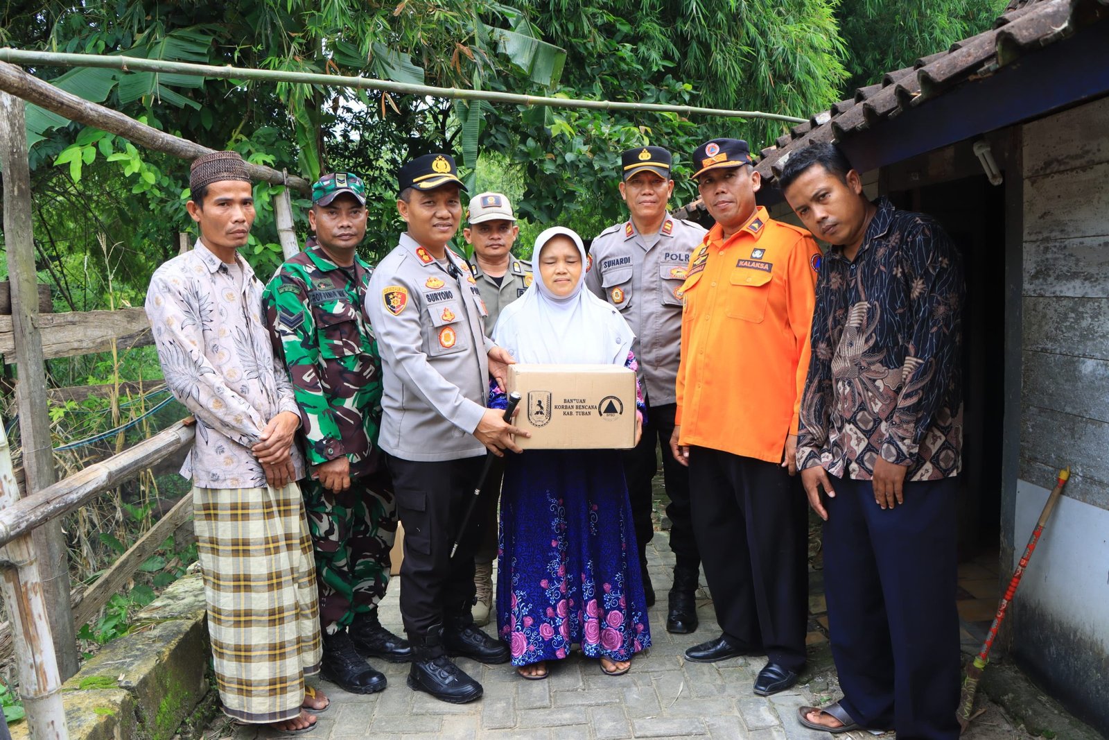 Dampak Gempa berkekuatan 6.5 magnitudo yang mengguncang wilayah kabupaten Tuban dan sekitarnya, tercatat sejumlah rumah warga di beberapa kecamatan mengalami kerusakan.