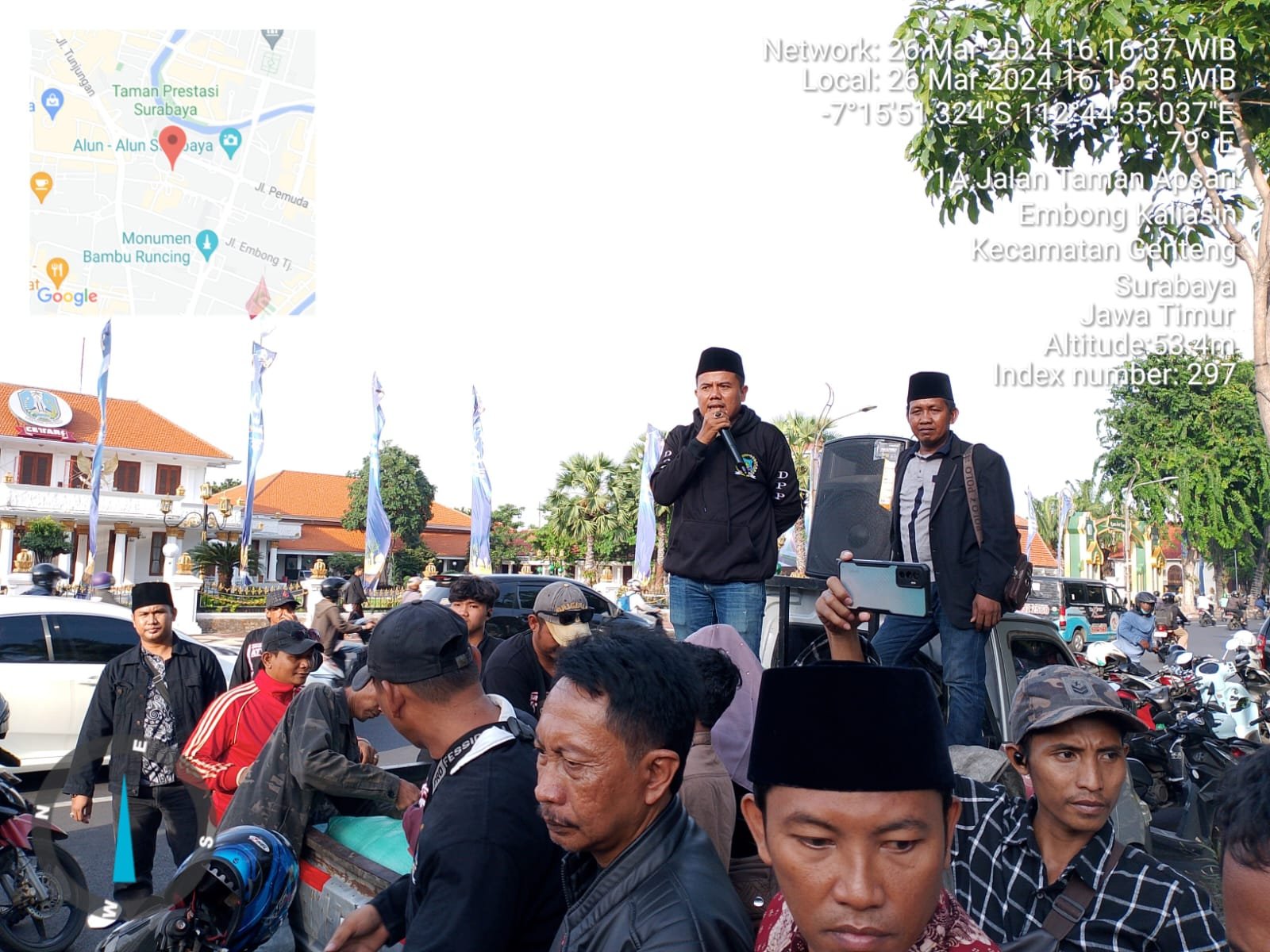 Aliansi Madura Indonesia (AMI) terus gencar dalam meraup berkah dalam bulan suci Ramadhan 1445 H, hal tersebut dibuktikan kembali dengan aksi turun jalan untuk membagikan paketan sembako sebanyak 500 paket kepada seluruh lapisan masyarakat.