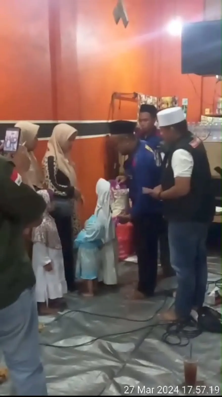 Media Mimbar Demokrasi.Com Berbuka Puasa Bersama Dan Melakukan Santunan Kepada Anak Yatim-Piatu