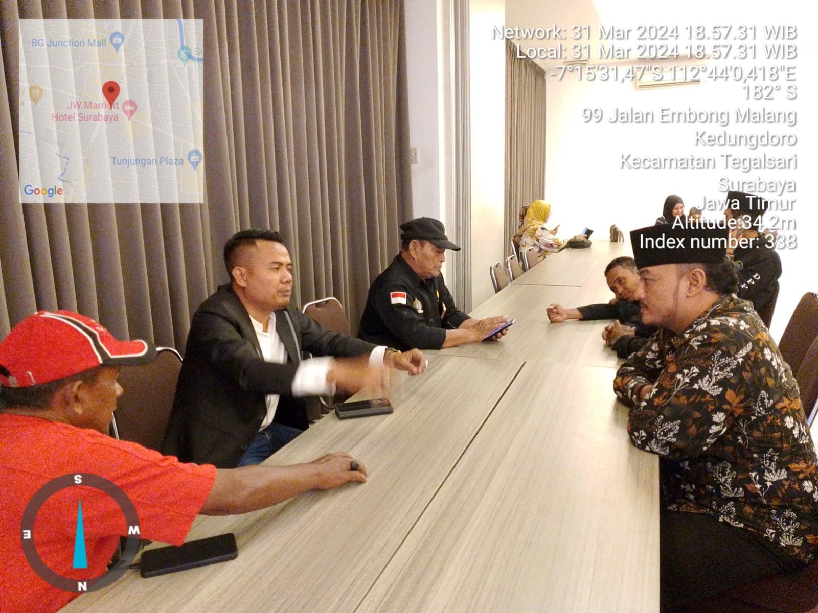 Sudah menjadi agenda tahunan Aliansi Madura Indonesia (AMI) dalam menyambut datangnya bulan suci Ramadhan 1445 H, yakni dengan mengumpulkan seluruh pengurus DPP, DPC, serta simpatisan untuk saling bertemu sapa yang digelar dalam acara buka bersama.