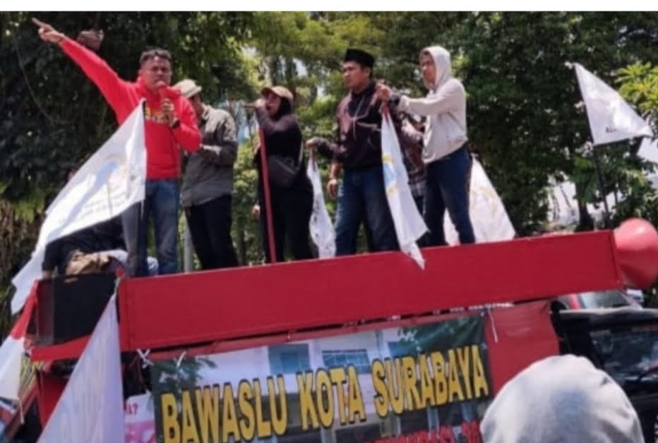 Buntut Ketidak Profesional dan Kebobrokan Kinerja KPU Kota Surabaya dan Bawaslu Kota Surabaya, Aliansi Madura Indonesia (AMI) akan turun aksi demo besar-besaran jilid II di KPU kota Surabaya dan jilid III di Bawaslu Kota Surabaya.