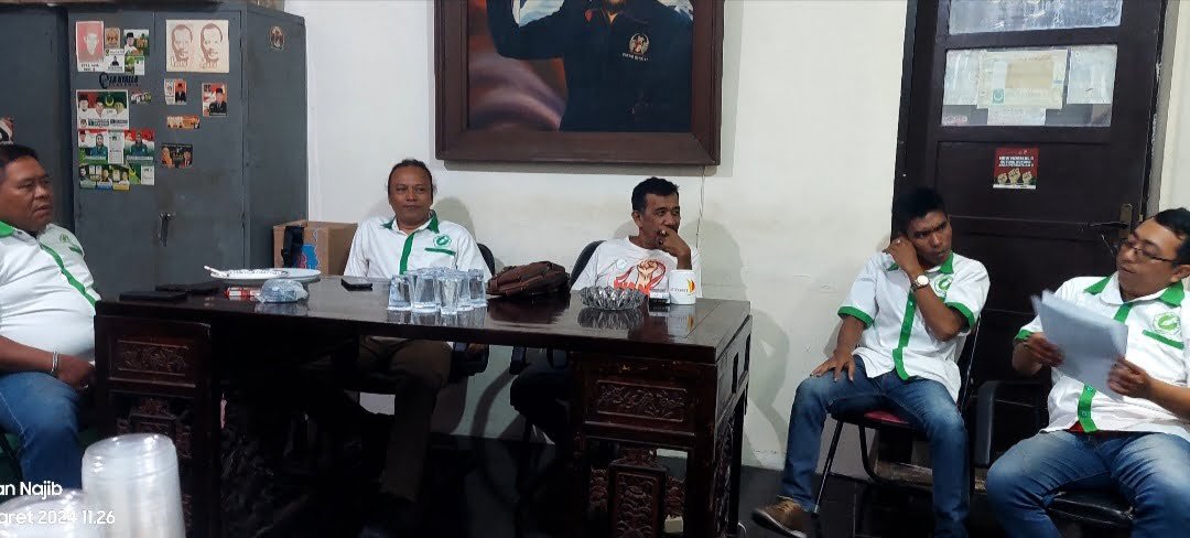 Setelah berlangsungnya Kegiatan Kongres 1 Aliansi Wartawan Surabaya (AWS) yang di gelar di Hotel Sahid kemari (02-03-2024) berjalan lancar dengan terpilihnya ketua dan pengurus yang baru.