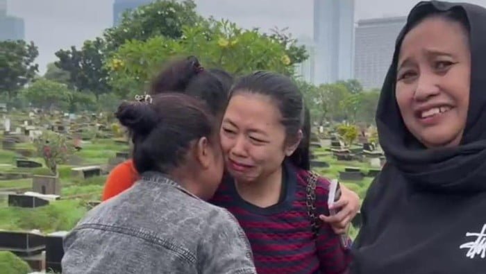 Menteri Pertahanan RI sekaligus Calon Presiden RI Nomor Urut 2 Prabowo Subianto tidak omon-omon saja, tetapi membuktikan kembali dengan memulangkan tenaga kerja wanita (TKW) di Malaysia yaitu Annisa ke Tanah Air tercinta. Annisah ini terlantar di Malaysia dikarenakan paspor miliknya ditahan oleh agen.