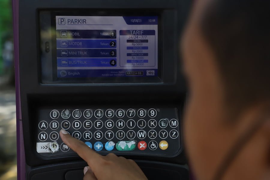 Memasuki bulan Ramadan, Dinas Perhubungan (Dishub) Kota Surabaya bakal lebih intens melakukan pengawasan terhadap penyelenggaraan perparkiran di Kota Pahlawan. Pengawasan dilakukan untuk mencegah adanya oknum juru parkir (Jukir) yang menarik tarif melebihi ketentuan.