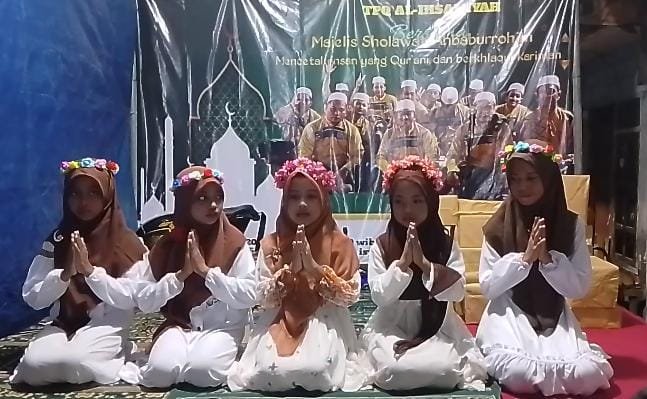 Menjelang bulan sucinya Ramadhan 1445 H TPQ AL- IHSANIYAH adakan haflatul Imtihan sekaligus mengadakan pembagian hadiah tepat pada malam Sabtu malam Minggu sekira pukul 19.00 Wib di Jalan Kalianak Gang Rahmat 1A Surabaya.