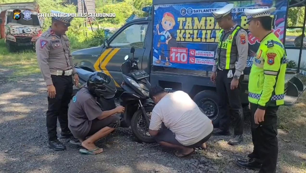 Menjelang arus mudik lebaran Idul Fitri 1445 H tahun 2024, Satlantas Polres Situbondo Polda Jatim menyiapkan layanan tambal ban gratis bagi masyarakat yang melintas di jalur pantura Baluran Situbondo. 