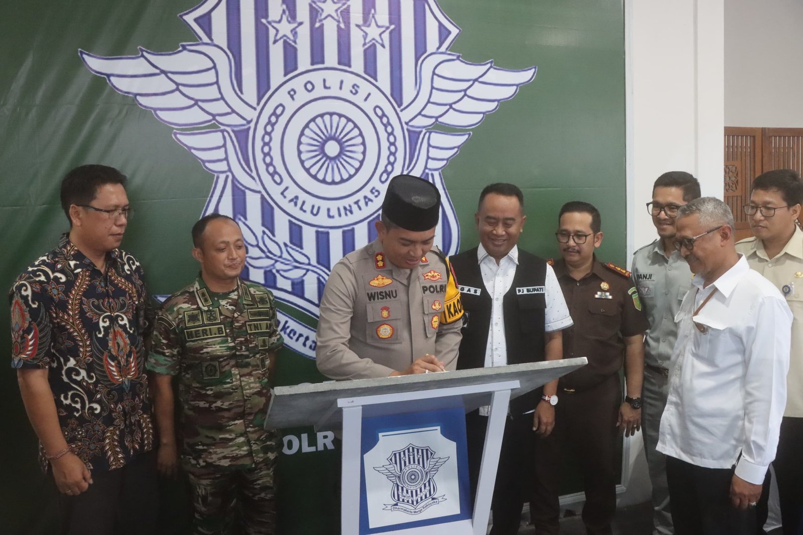 Operasi Ketupat Semeru 2024, Polres Probolinggo Polda Jatim sudah menyiapkan lima pos pengamanan dan pelayanan bagi masyarakat yang mudik lebaran 2024. 