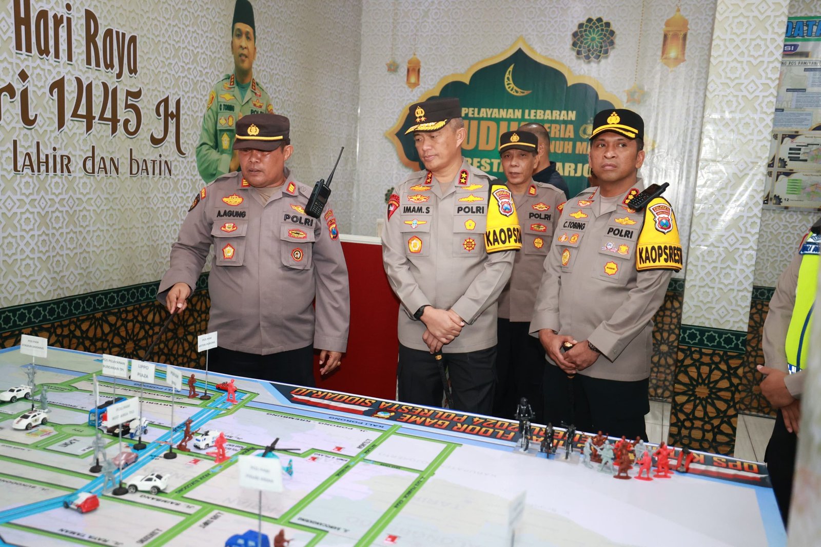 Kapolda Jawa Timur Irjen Pol Drs. Imam Sugianto,M.Si memastikan malam lebaran di sejumlah wilayah Jawa Timur berjalan aman dan kondusif.