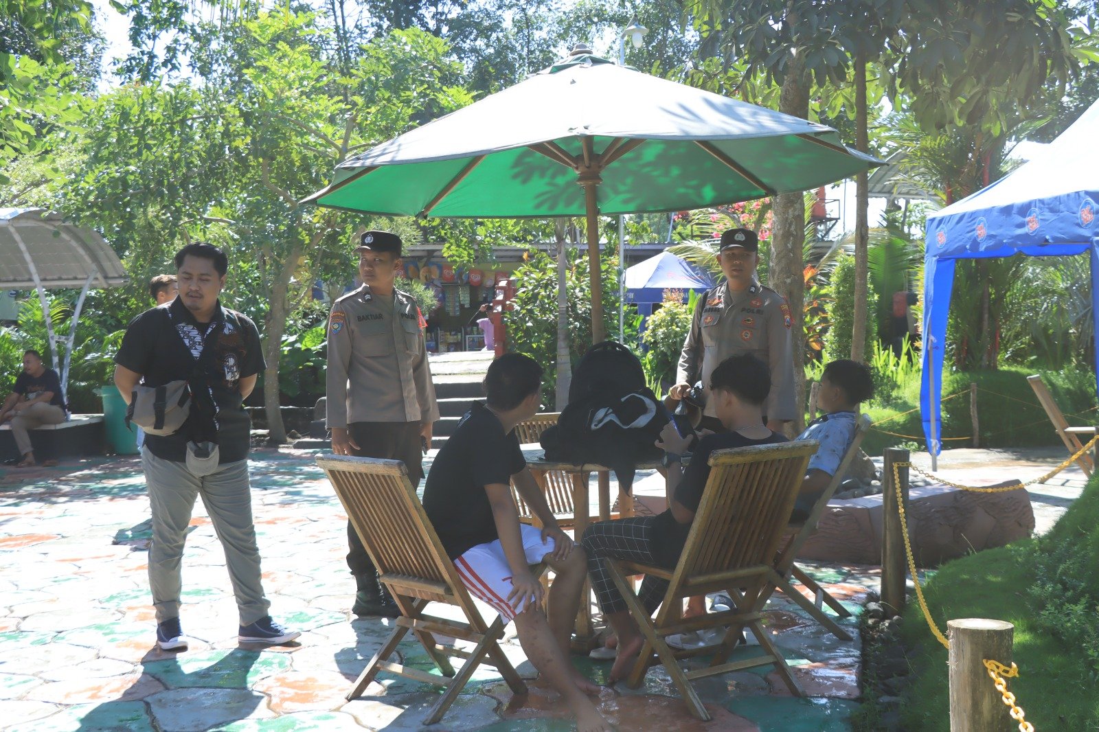 Bondowoso, Polda Jawa Timur intensifkan patroli ke tempat wisata selama libur lebaran 2024 yang mulai ramai dikunjungi masyarakat pasca hari raya Idul Fitri 1445 hijriah.