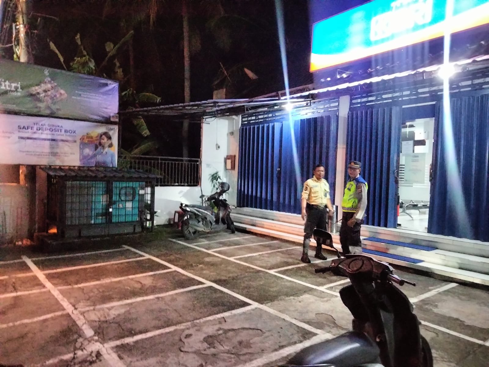 Berikan Rasa Aman Blue Light Patrol Polsek Mengwi Sambangi Mesin ATM