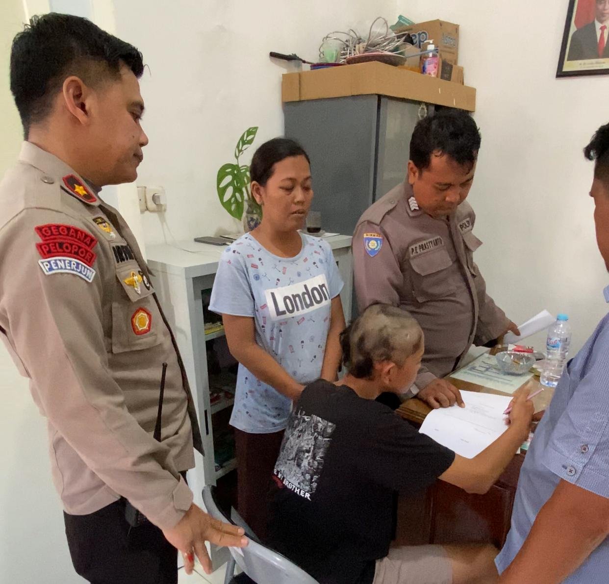 Senin 15/4 menjelang pagi di jalan simokerto surabaya gerombolan remaja berhasil di bubarkan polisi dari Polsek Simokerto dibantu oleh Respati Polrestabes Surabaya dan berhasil menangkap 7 remaja beserta barang bukti 2 senjata tajam jenis celurit