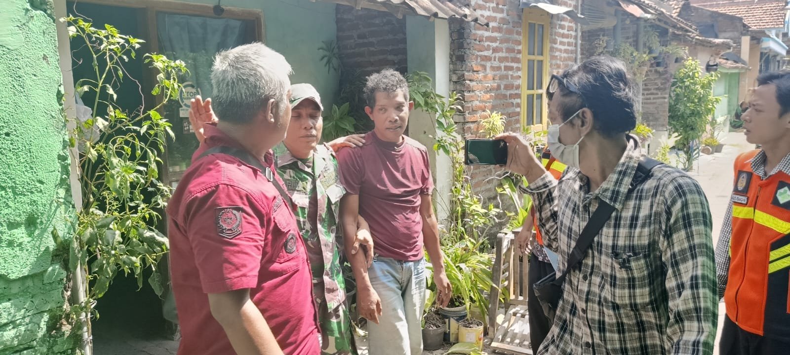 Peduli Masyarakat, Polres Nganjuk Evakuasi dan Antar ODGJ Berobat ke Menur