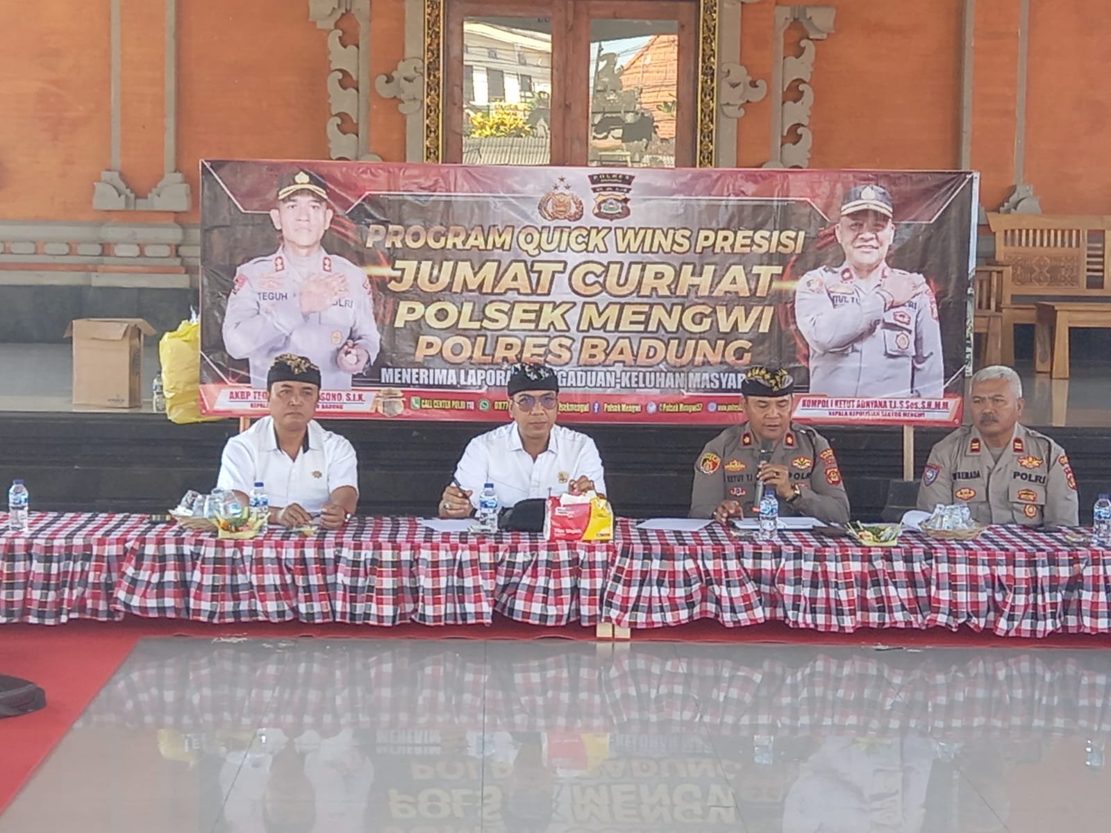 Kapolsek Mengwi Melaksanakan Jumat Curhat di Kantor Desa Adat Lukluk