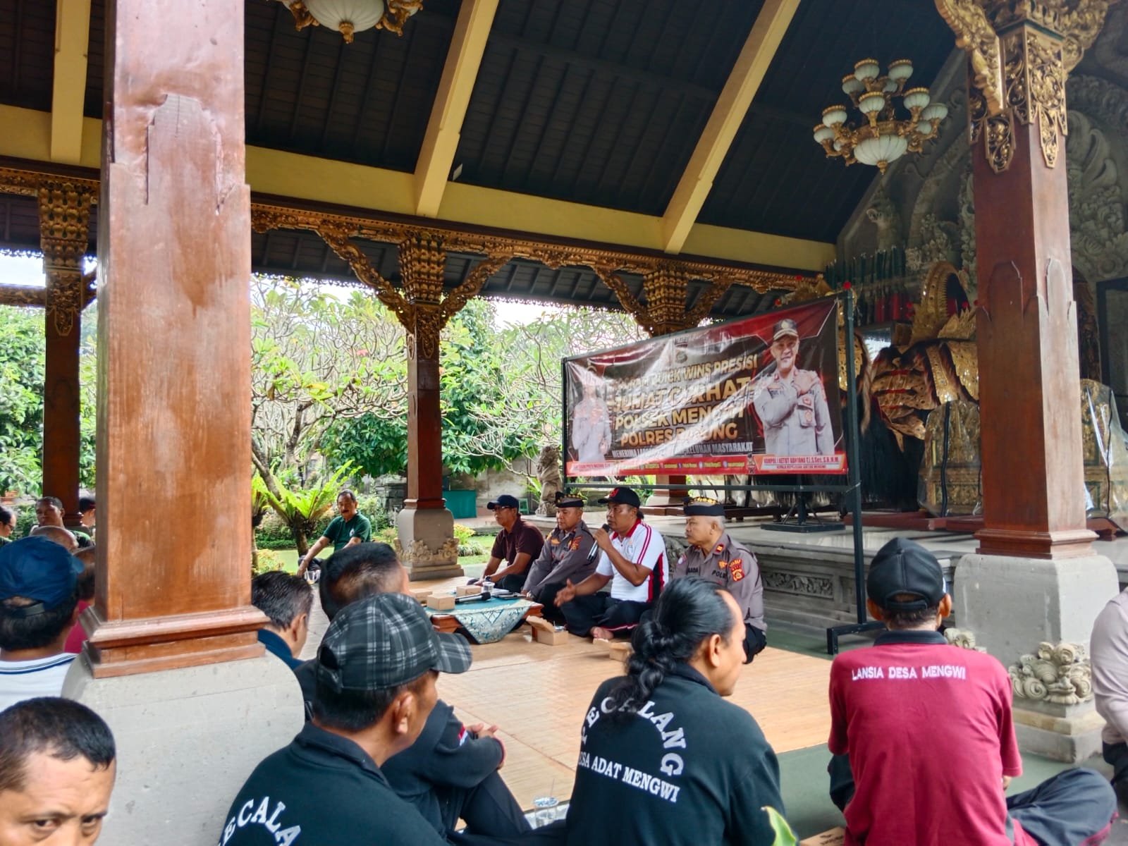 Jumat Curhat; Kapolsek Mengwi Dengar Keluhan Masyarakat Desa Mengwi