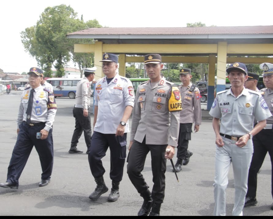 Cek Terminal Bus, Kapolres Jember Pastikan Kelayakan Angkutan Lebaran