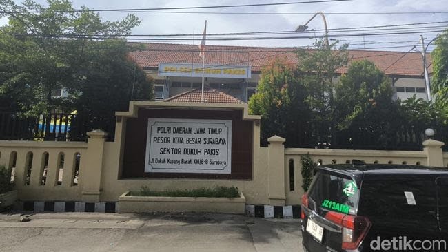 Aksi pelarian tahanan kabur dari Polsek Dukuh Pakis, Surabaya saat libur lebaran Jumat (12/4) lalu akhirnya berakhir. Tim opsnal gabungan Polrestabes Surabaya akhirnya berhasil menemukan keberadaan pelaku ini. Pelaku yang sempat menghirup udara bebas selama delapan hari ini kembali harus mendekam di balik tahanan.