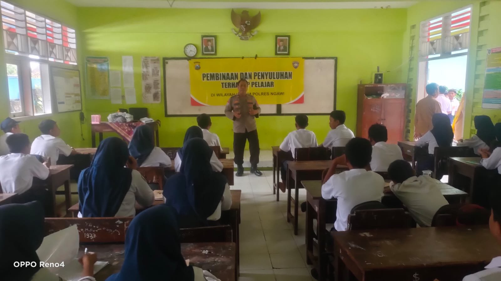 Cegah Hoax dan Bullying, Polres Ngawi Gencar Berikan Binluh ke Sekolah